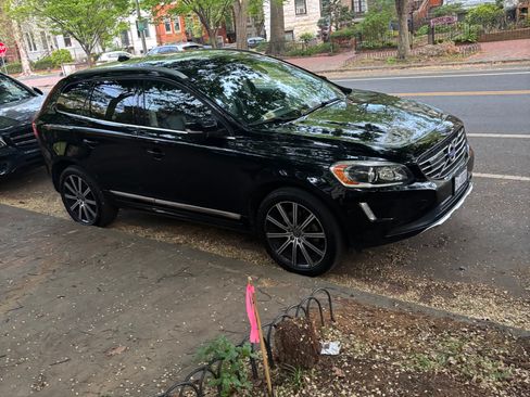 Used 2015 Volvo XC60 T6 Platinum w/ Climate Package image 2