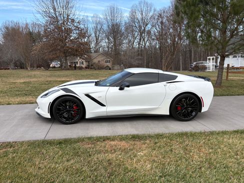 Used 2016 Chevrolet Corvette Stingray Coupe w/ 2LT Preferred Equipment Group image 12