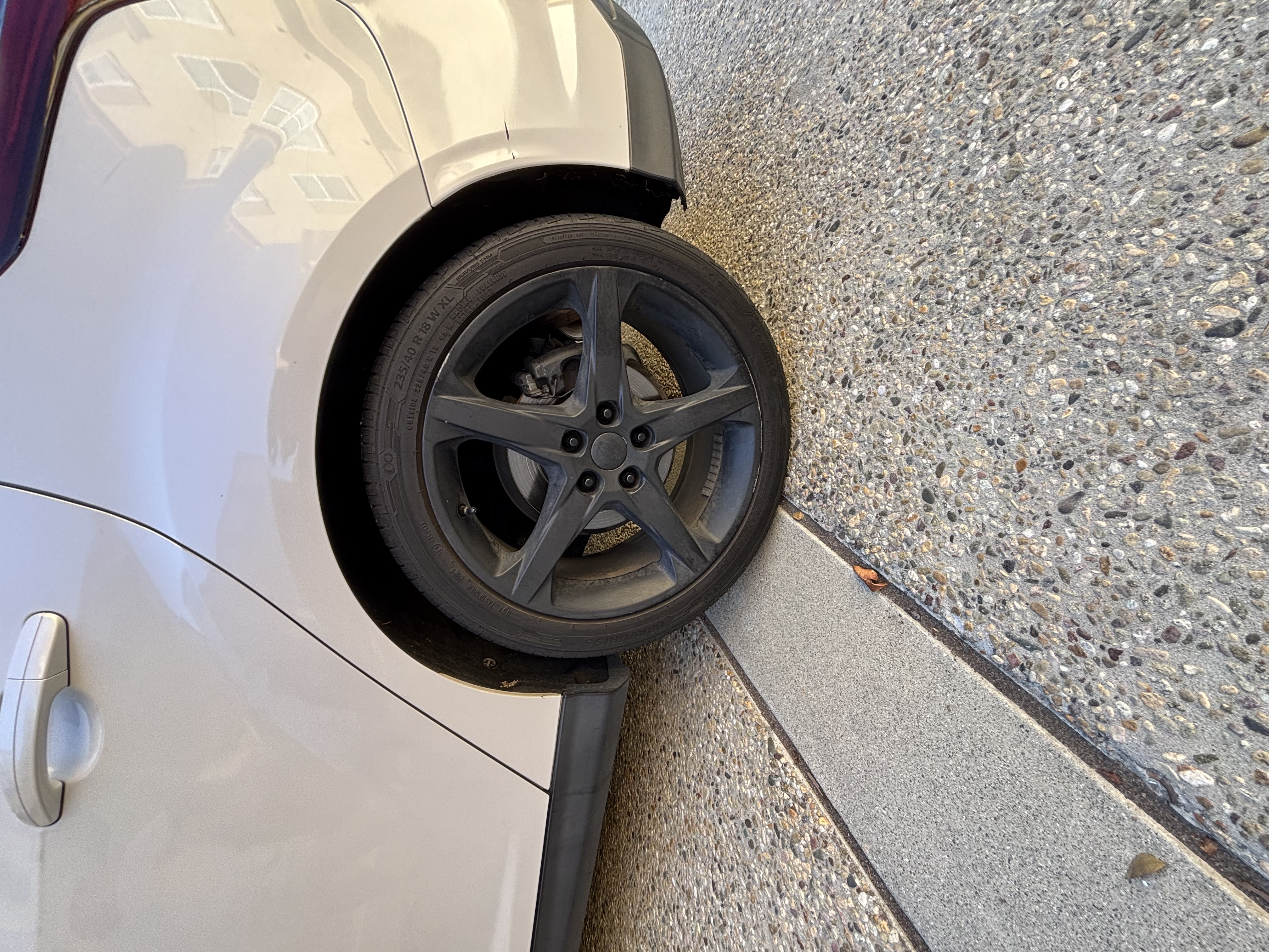 Used 2014 Ford Focus Titanium FWD image 16