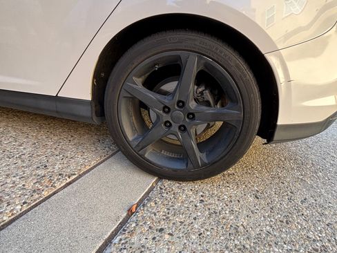 Used 2014 Ford Focus Titanium FWD image 16