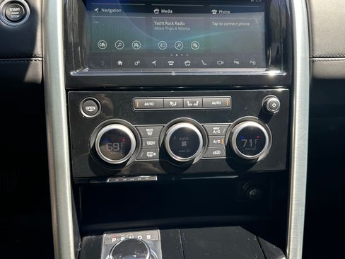 Used 2020 Land Rover Discovery HSE Luxury image 12