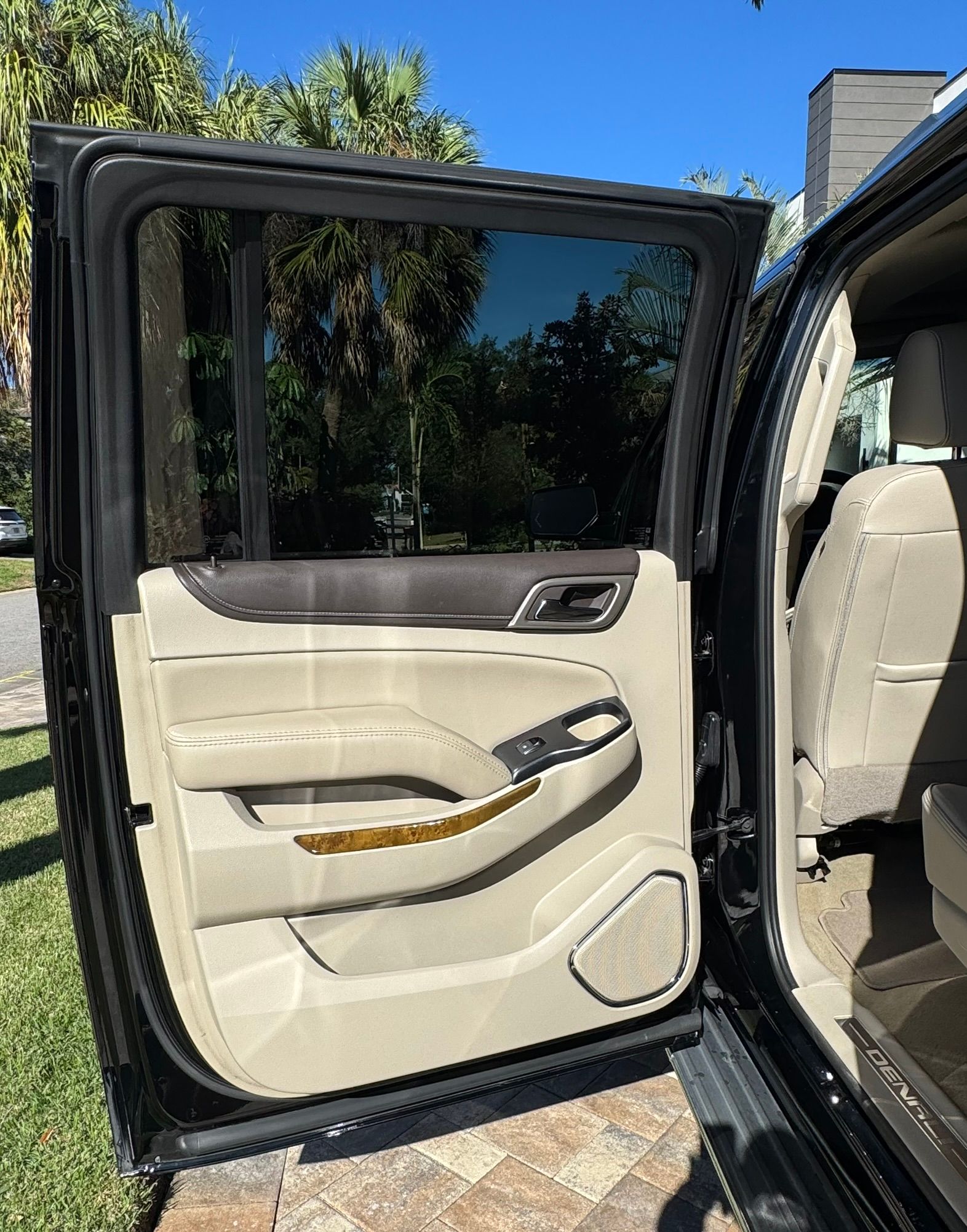 Used 2017 GMC Yukon XL Denali w/ Open Road Package AWD/4WD image 17