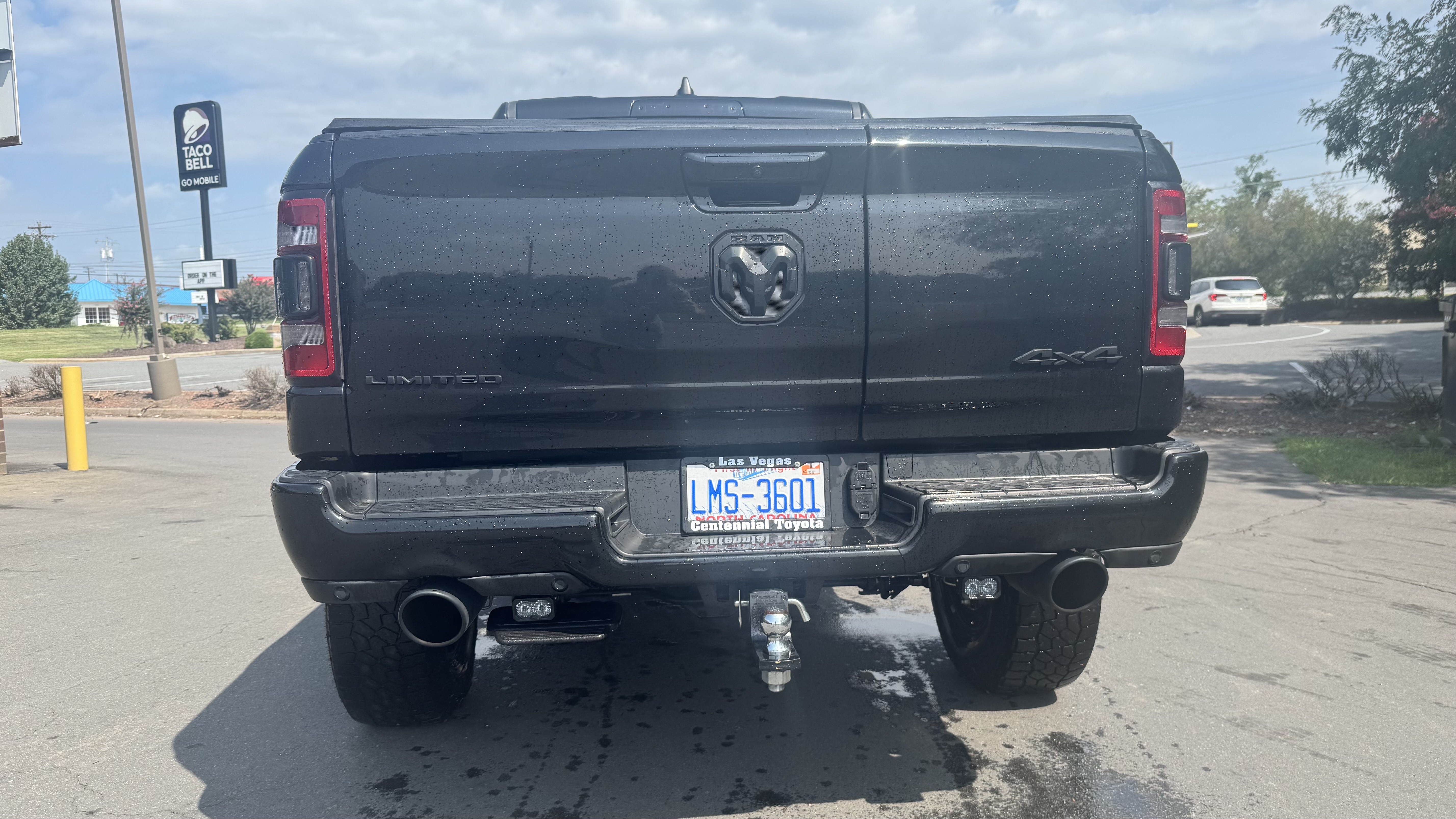Used 2020 RAM 1500 Limited w/ Black Appearance Package AWD/4WD image 10
