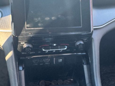 Used 2023 Jeep Grand Cherokee L Laredo image 11