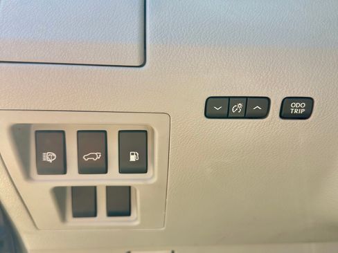 Used 2012 Lexus RX 450h AWD w/ Luxury Pkg image 19