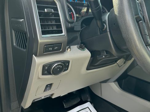 Used 2017 Ford F250 XLT w/ XLT Premium Package image 16