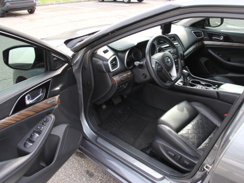 Used 2016 Nissan Maxima Platinum w/ Interior Lighting Package image 5