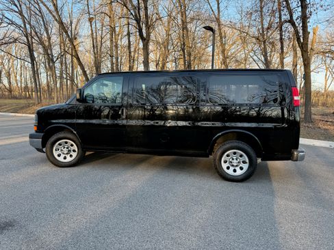 Used 2014 Chevrolet Express 1500 image 9