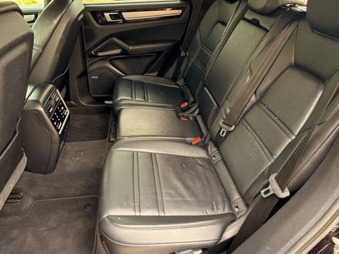 Used 2019 Porsche Cayenne AWD/4WD image 16