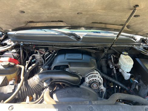 Used 2009 Chevrolet Suburban 2500 LT AWD/4WD image 13