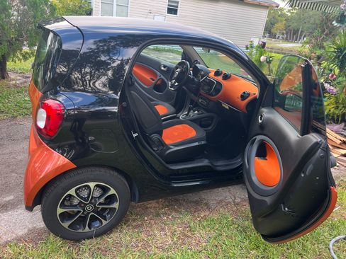Used 2016 smart fortwo passion image 8