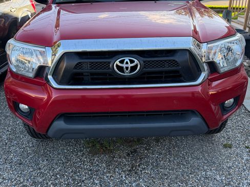 Used 2012 Toyota Tacoma 4x4 Access Cab V6 w/ SR5 Pkg image 5