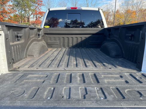 Used 2015 Ford F150 Lariat image 9