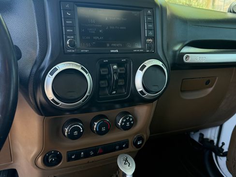 Used 2014 Jeep Wrangler Unlimited Sahara w/ Mopar Chrome Edition Group AWD/4WD image 8