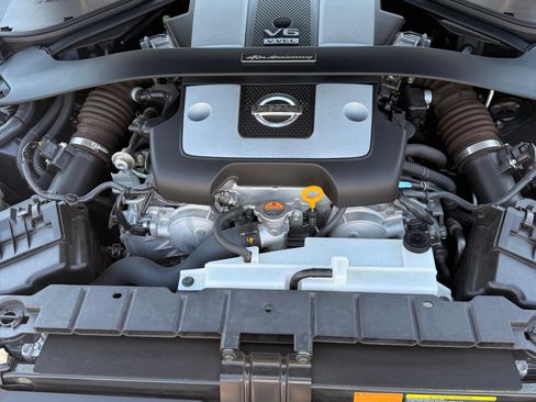 Used 2010 Nissan 370Z Touring w/ Sport Pkg RWD image 12