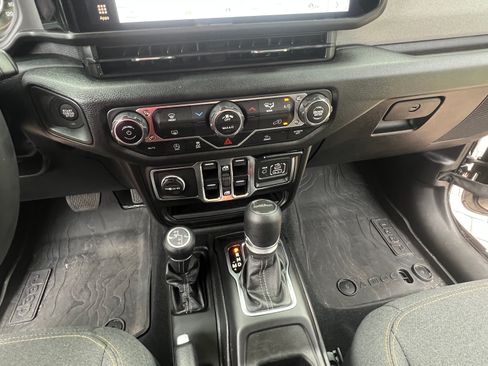 Used 2025 Jeep Gladiator Sport AWD/4WD image 30