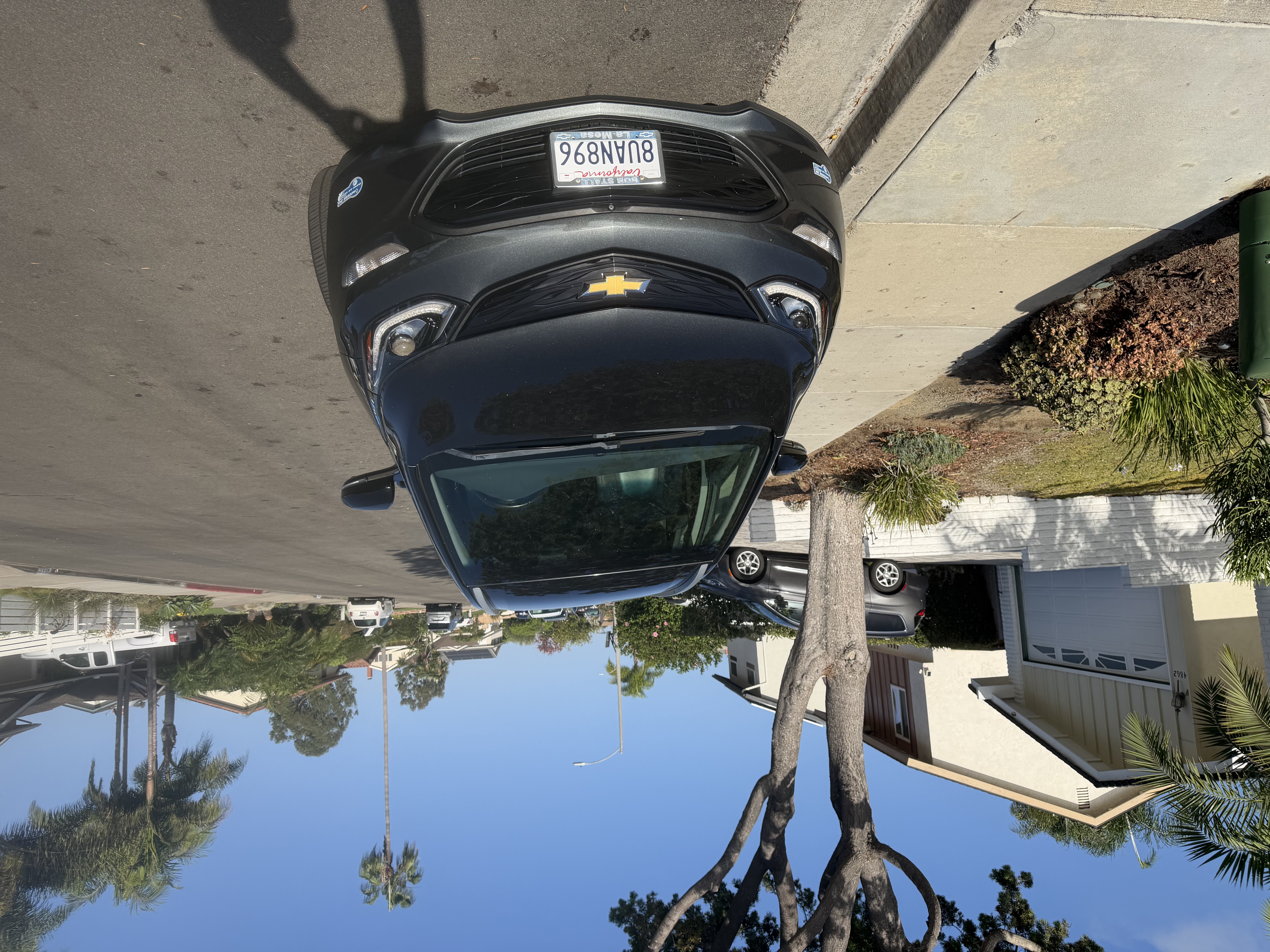 Used 2020 Chevrolet Bolt Premier w/ Infotainment Package FWD image 4