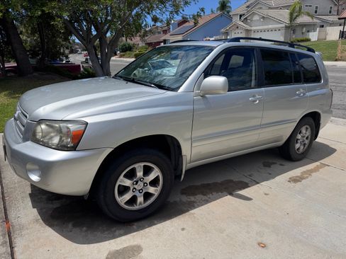 Used 2004 Toyota Highlander Limited FWD image 2