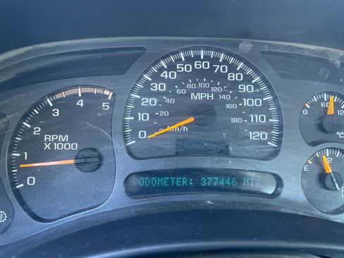 Used 2004 Chevrolet Silverado 3500 161.5 W.B. 4D w/ Heavy-Duty Power Package image 11