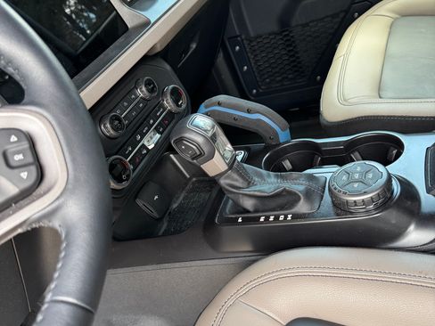 Used 2024 Ford Bronco Wildtrak image 25