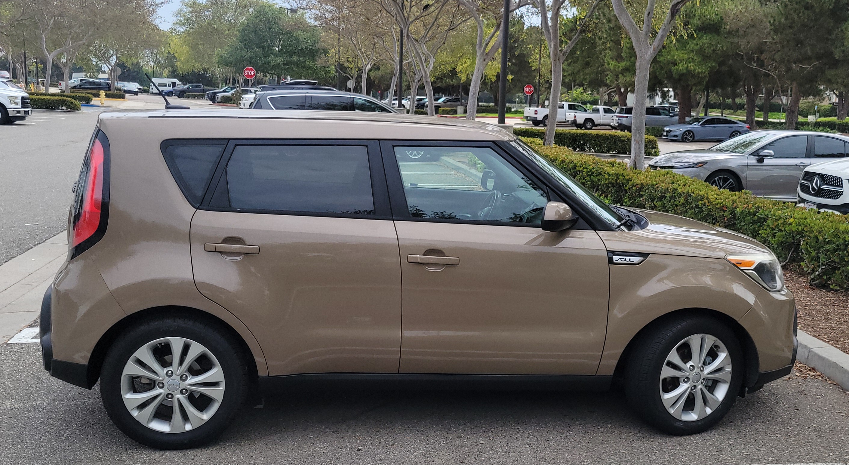 Used 2015 Kia Soul + FWD image 4
