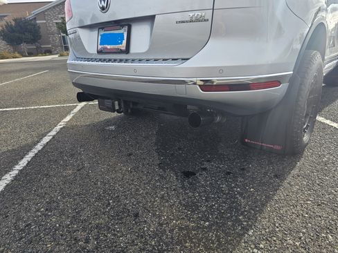 Used 2016 Volkswagen Touareg Sport image 4