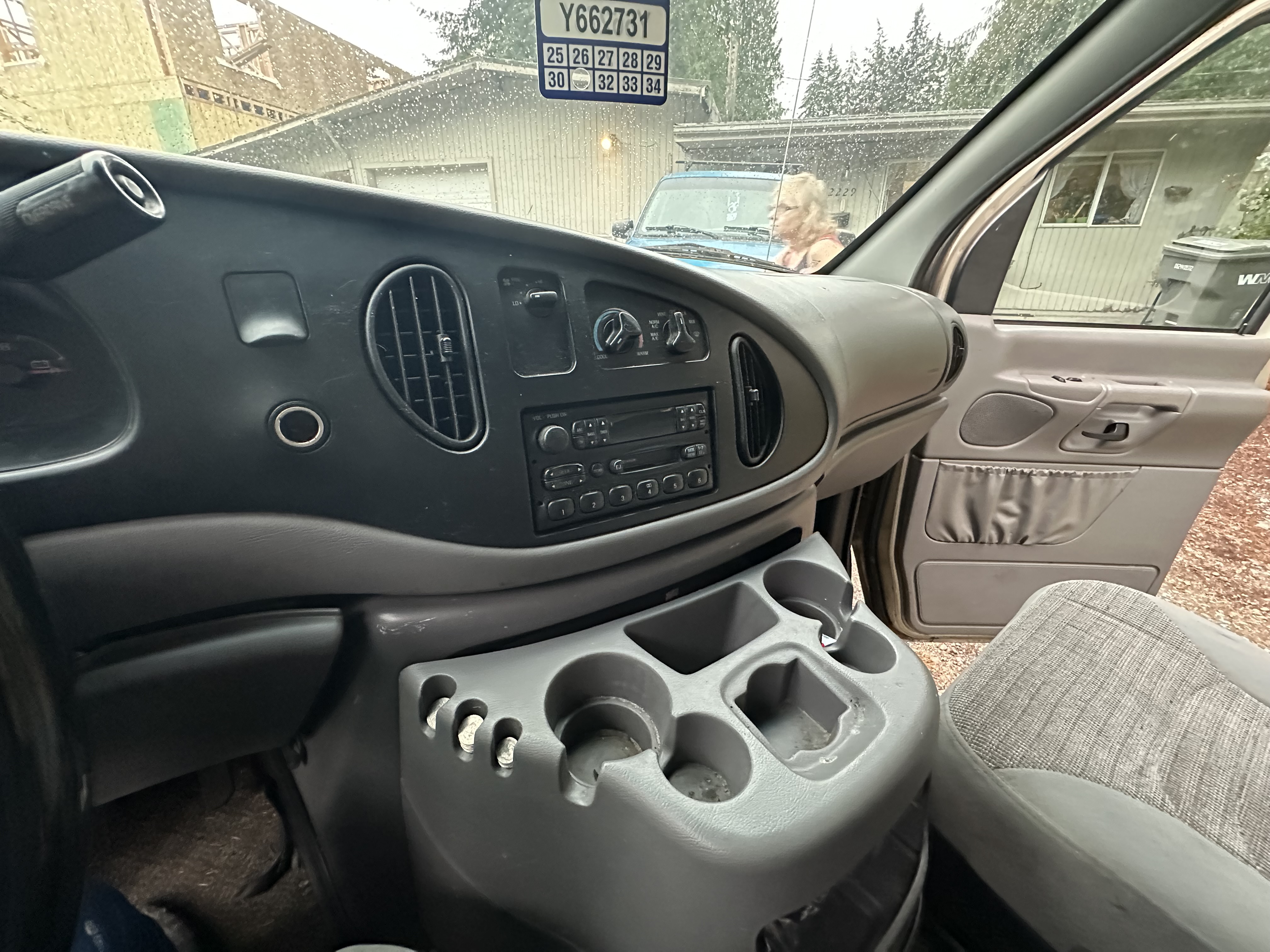 Used 2000 Ford E-150 and Econoline 150 RWD image 11