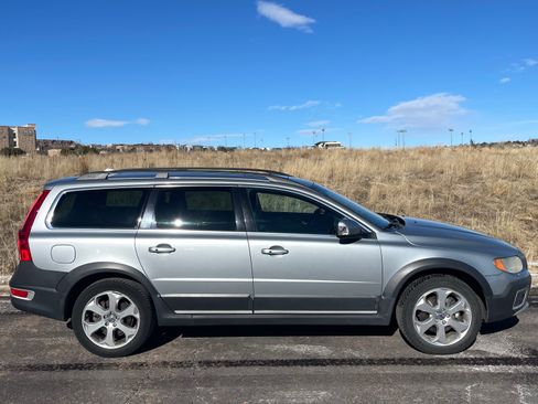 Used 2010 Volvo XC70 T6 image 1