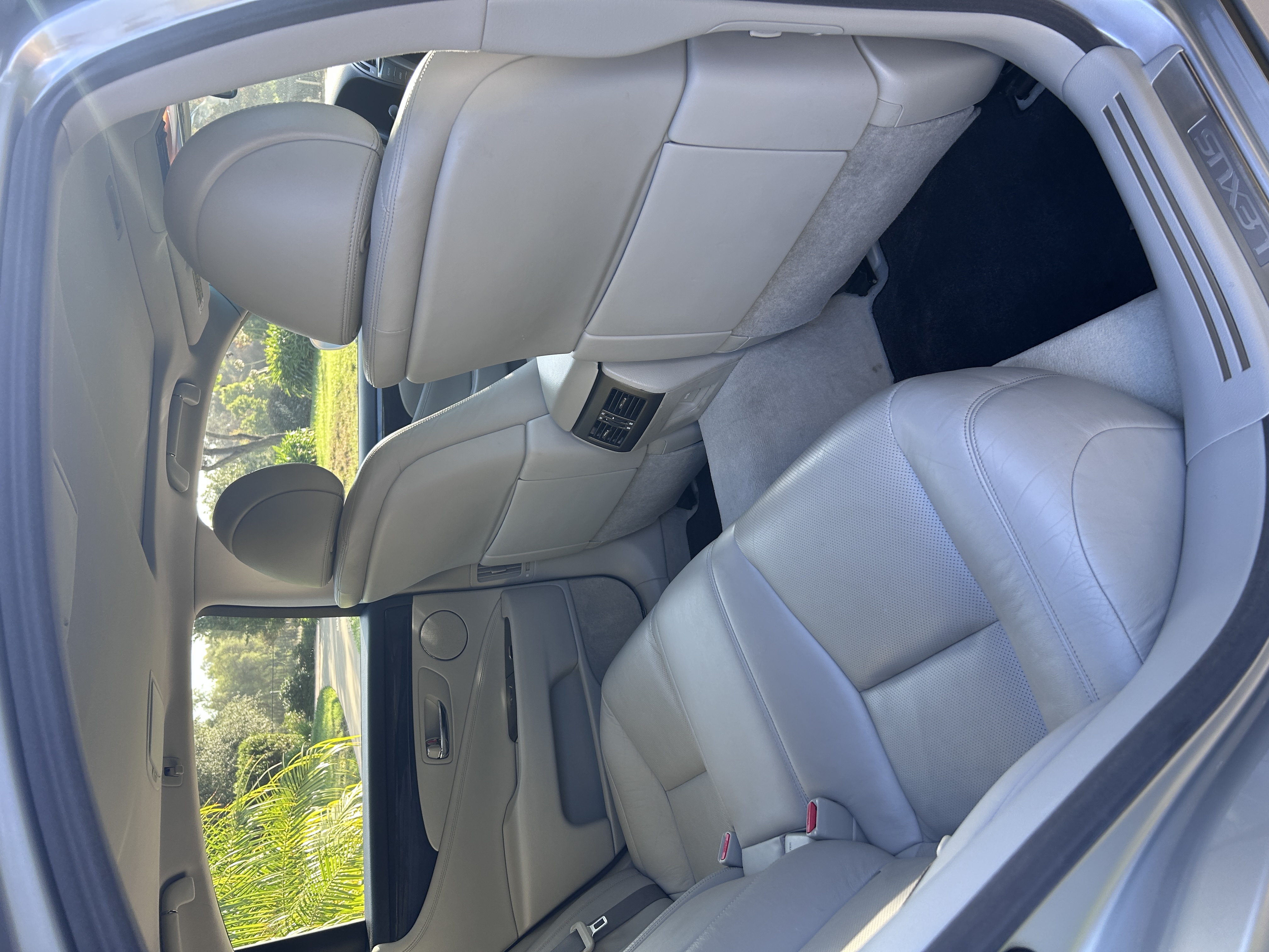 Used 2011 Lexus LS 460 w/ Comfort Pkg RWD image 14