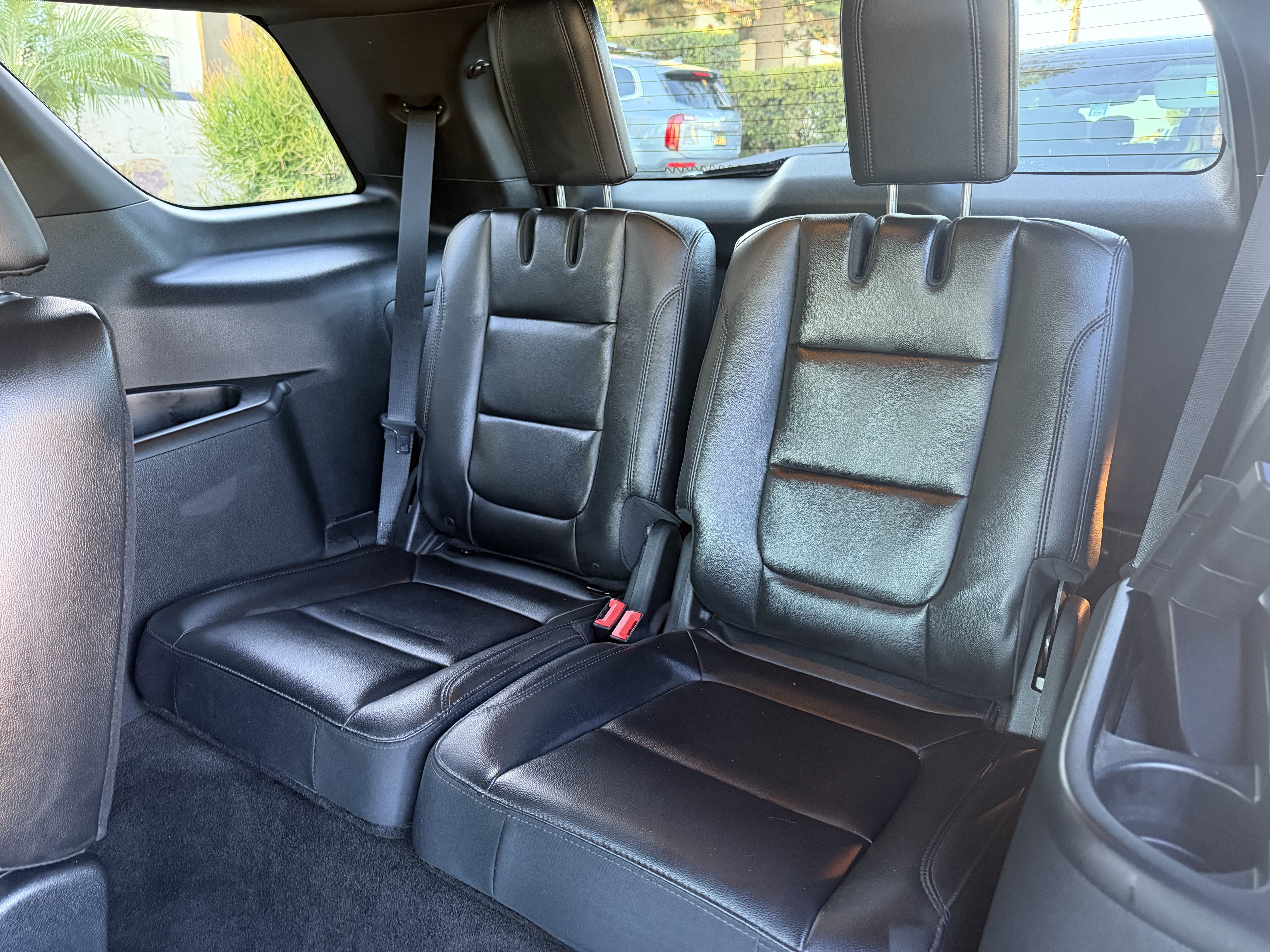 Used 2018 Ford Explorer XLT w/ Equipment Group 202A FWD image 5