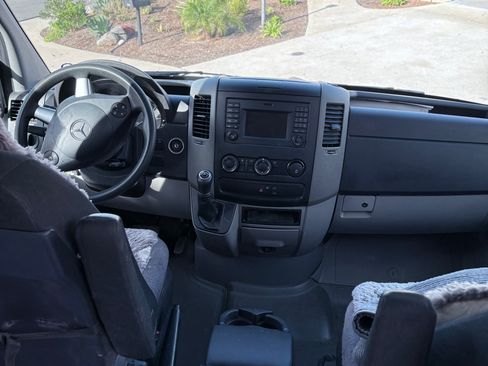 Used 2018 Mercedes-Benz Sprinter 2500 image 6