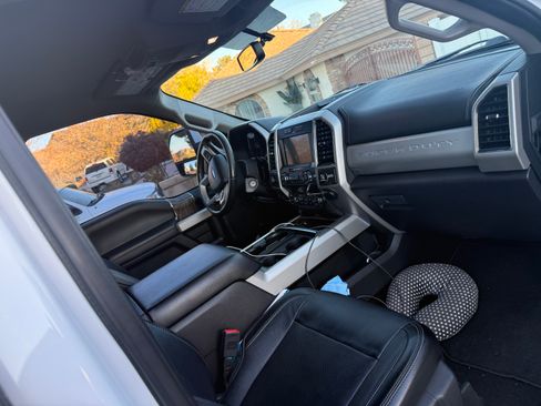 Used 2019 Ford F250 Lariat w/ Lariat Value Package image 11