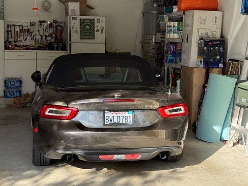 Used 2017 FIAT 124 Spider Classica RWD image 1