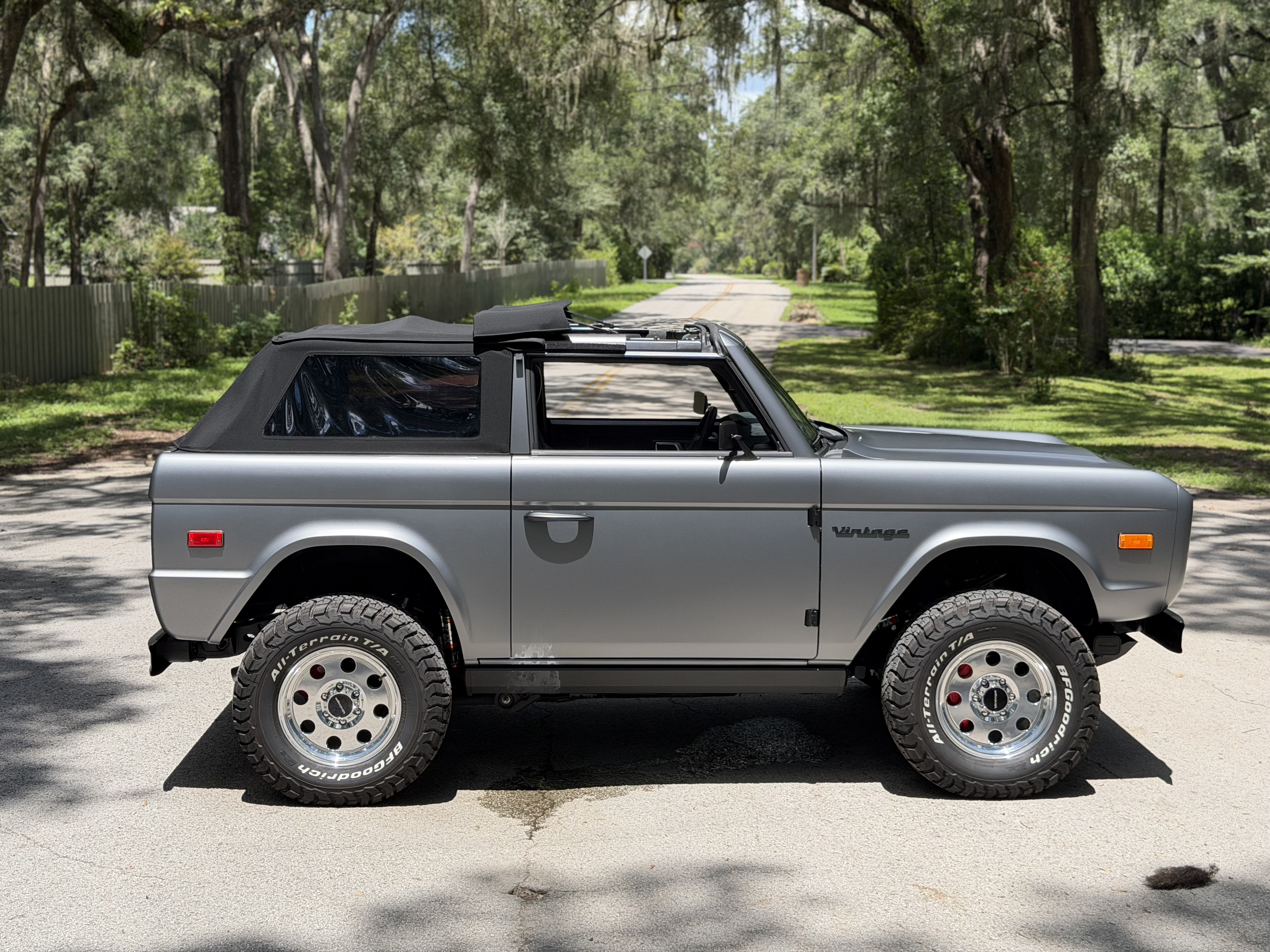 Used 2024 Ford Bronco Black Diamond AWD/4WD image 2
