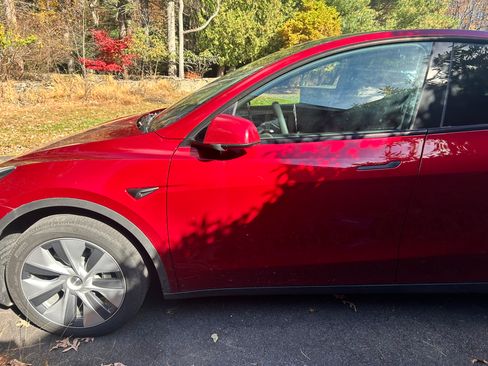 Used 2024 Tesla Model Y Long Range image 2