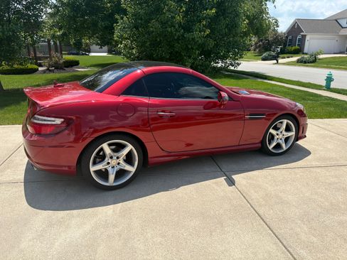 Used 2016 Mercedes-Benz SLK 300 image 2
