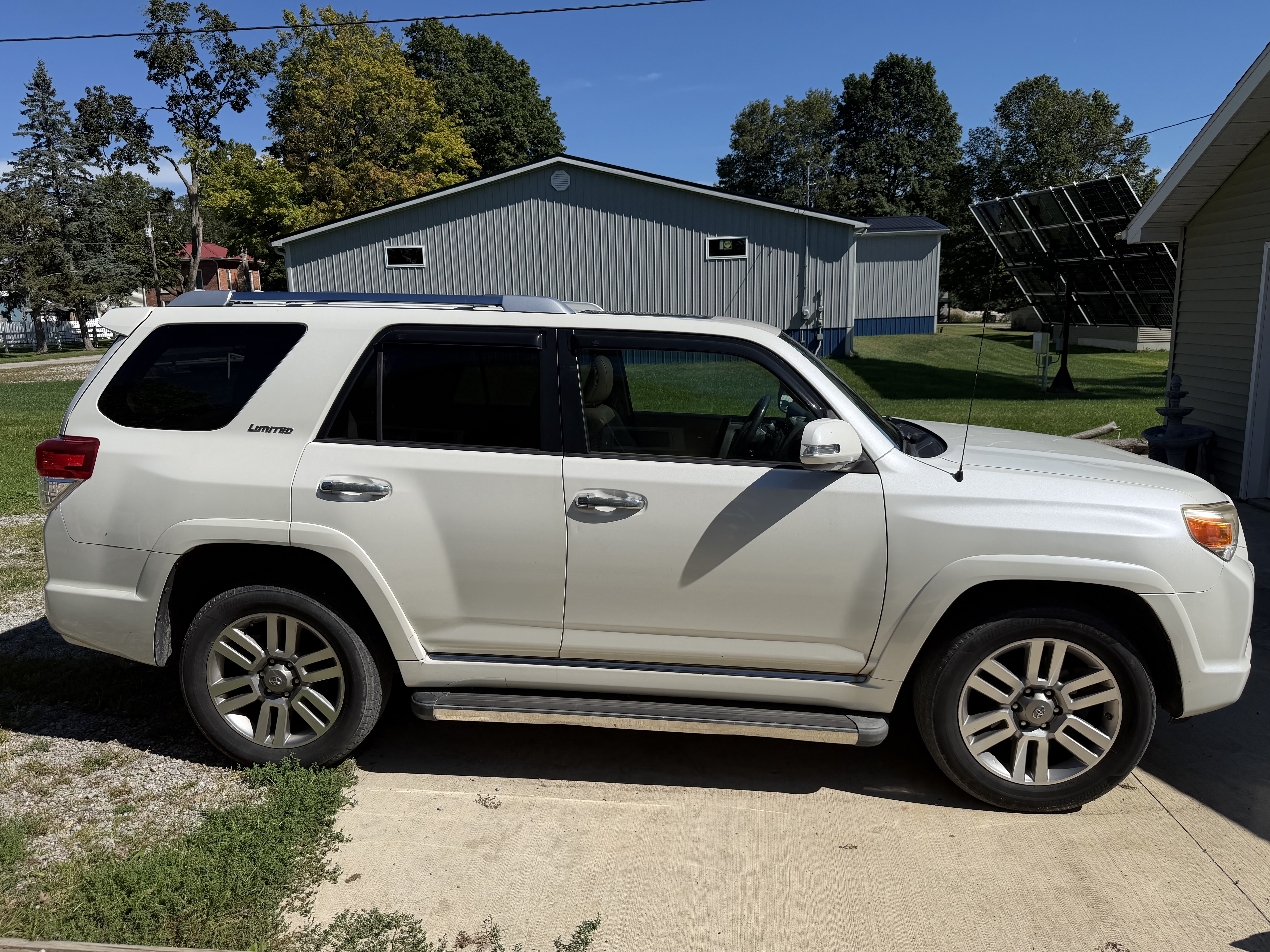 Used 2011 Toyota 4Runner Limited AWD/4WD image 1
