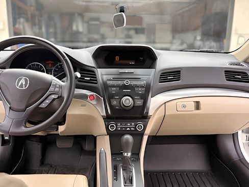 Used 2018 Acura ILX image 9