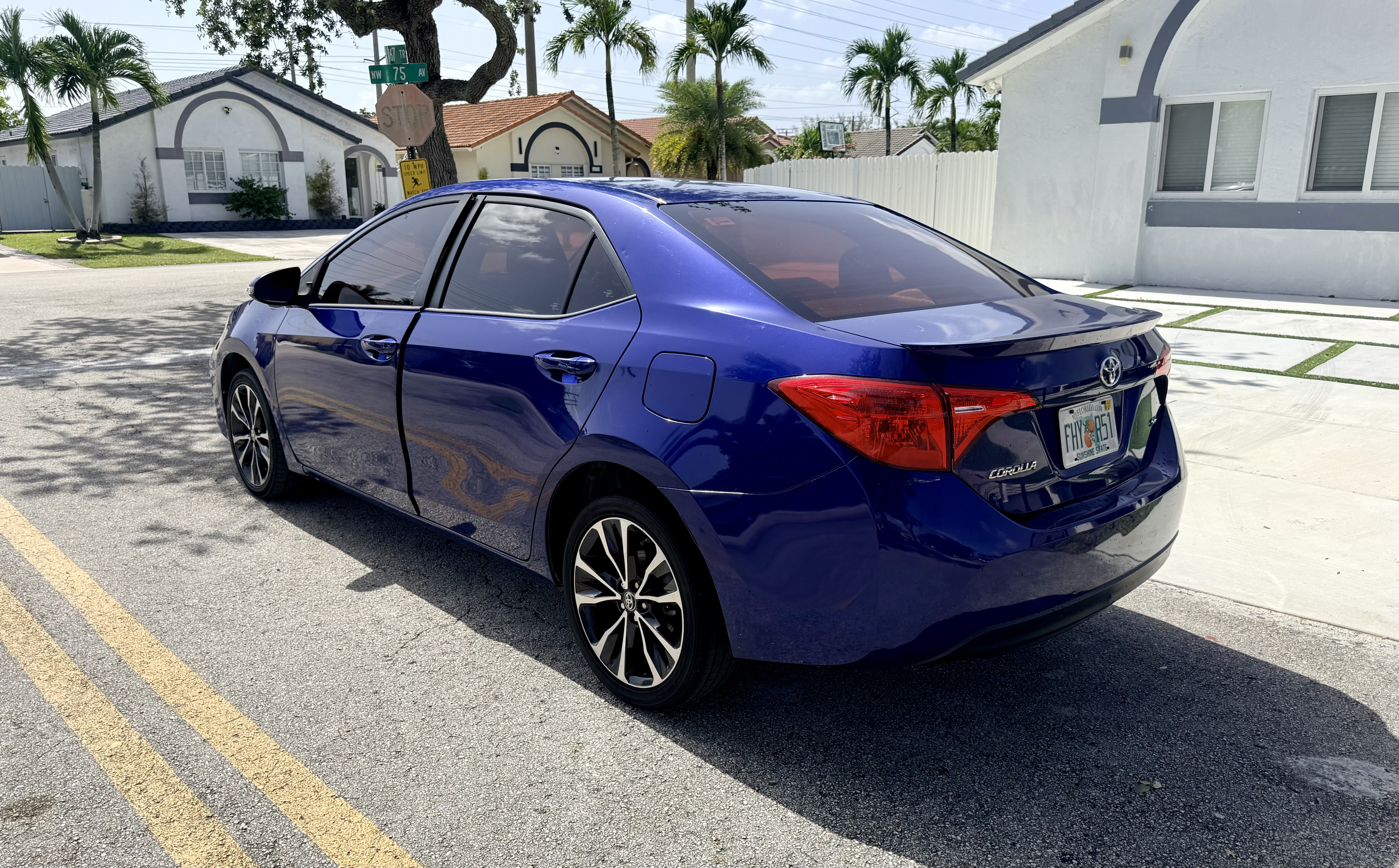 Used 2017 Toyota Corolla SE FWD image 2
