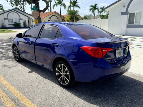 Used 2017 Toyota Corolla SE FWD image 2