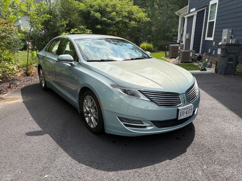 Used 2013 Lincoln MKZ Hybrid FWD image 2