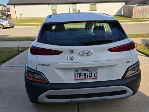 Used 2022 Hyundai Kona SE image 1