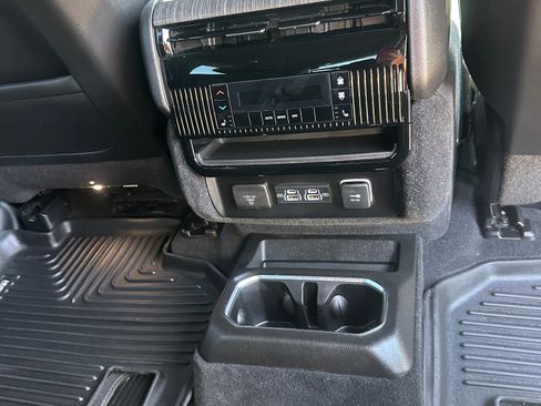 Used 2022 Jeep Wagoneer Series III w/ Premium Group I image 11