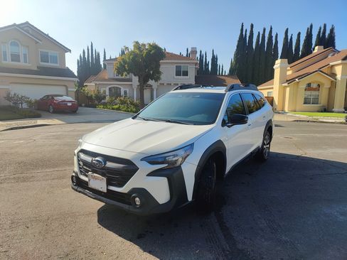 Used 2023 Subaru Outback Premium image 2