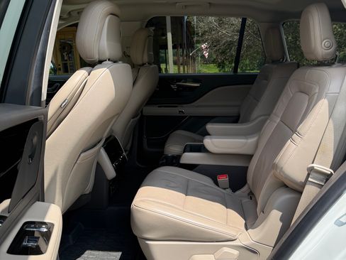 Used 2020 Lincoln Aviator Reserve w/ Equipment Group 201A RWD image 6