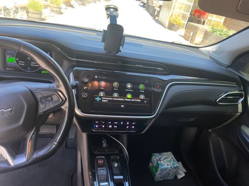 Used 2023 Chevrolet Bolt EUV LT w/ Convenience Package FWD image 9