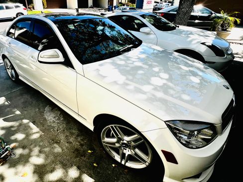 Used 2009 Mercedes-Benz C 300 C 300 Luxury Sedan 4D image 4