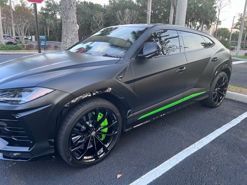 Used 2022 Lamborghini Urus AWD/4WD image 4