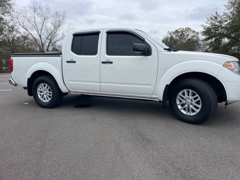 Used 2019 Nissan Frontier SV w/ Value Truck Package image 4