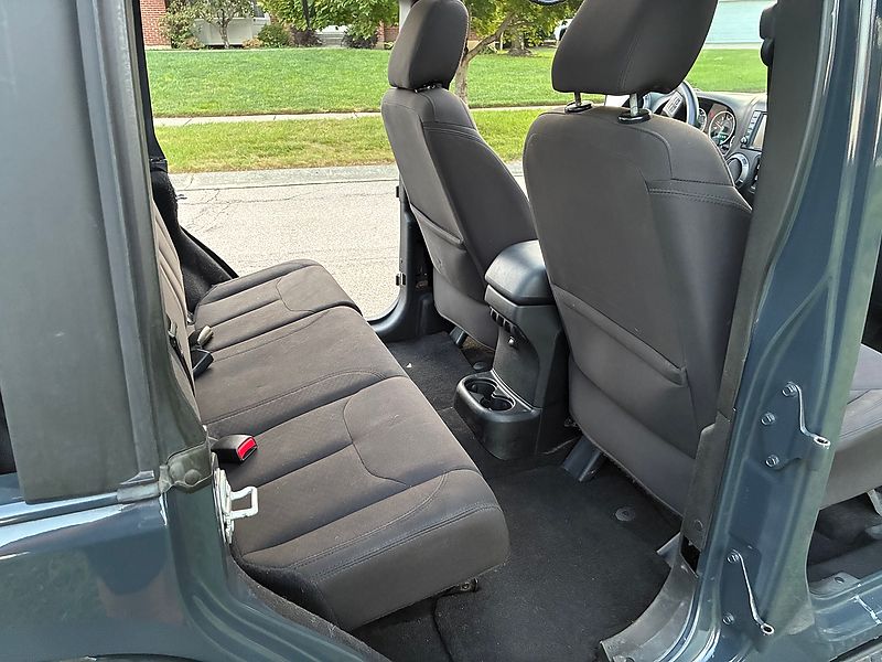 Used 2018 Jeep Wrangler Unlimited Sport S AWD/4WD image 10